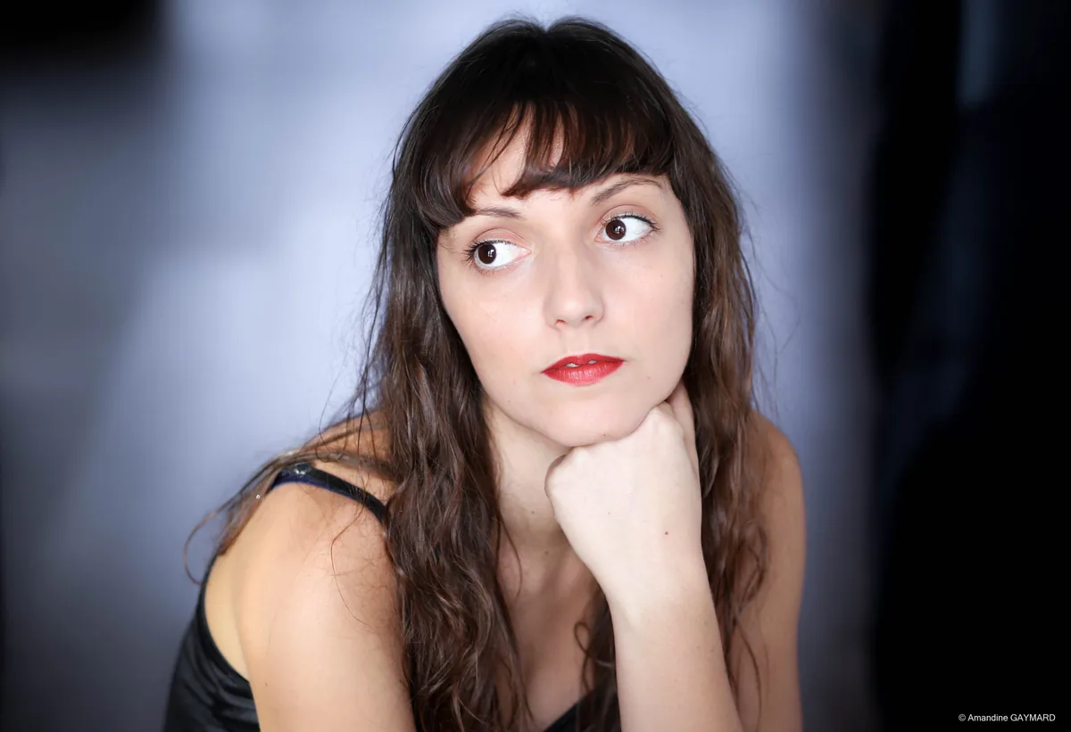 Portrait d’Océane Bret, comédienne et metteure en scène